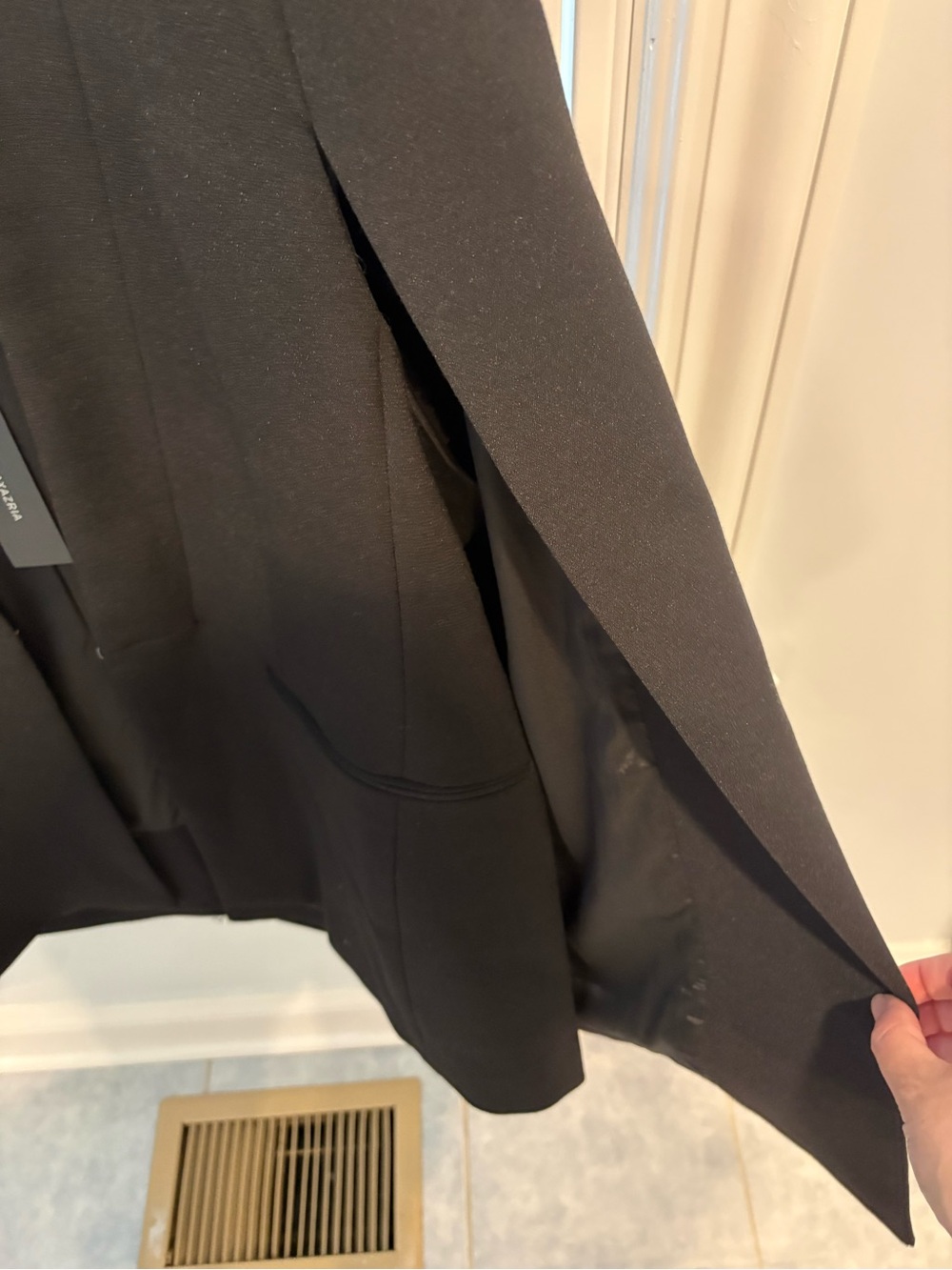 BCBGMaxAzria Black Structured Open-Front Cape Blazer - Picture 4 of 5